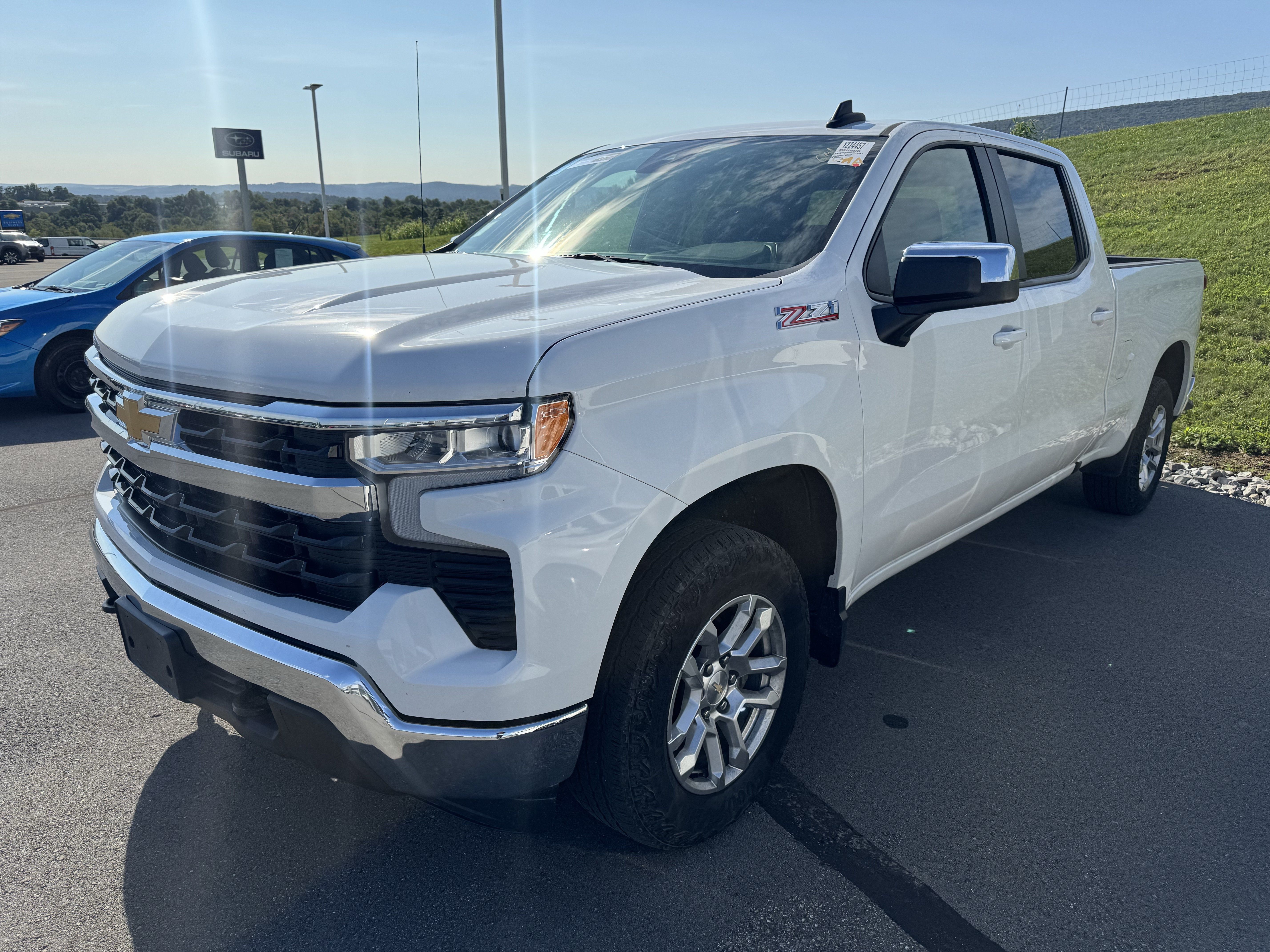 Used 2023 Chevrolet Silverado 1500 LT AWD/4WD image 3