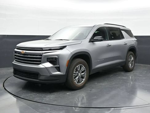 Used 2024 Chevrolet Traverse LT FWD image 5