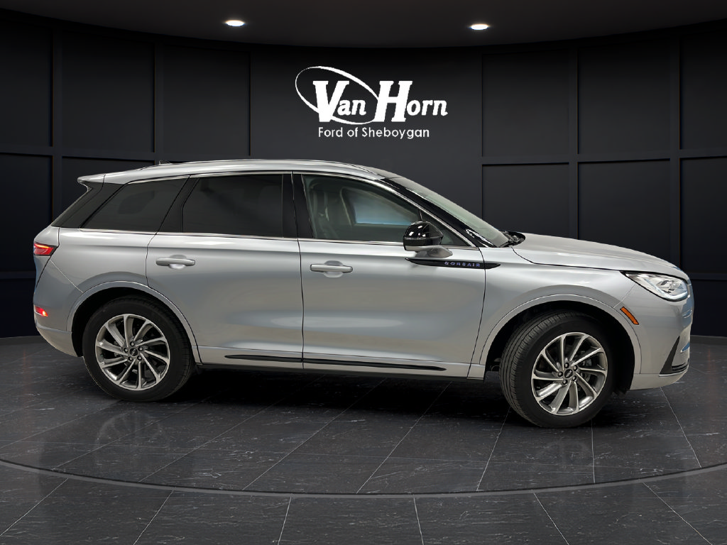 Used 2024 Lincoln Corsair Grand Touring w/ Equipment Group 301A AWD/4WD image 2