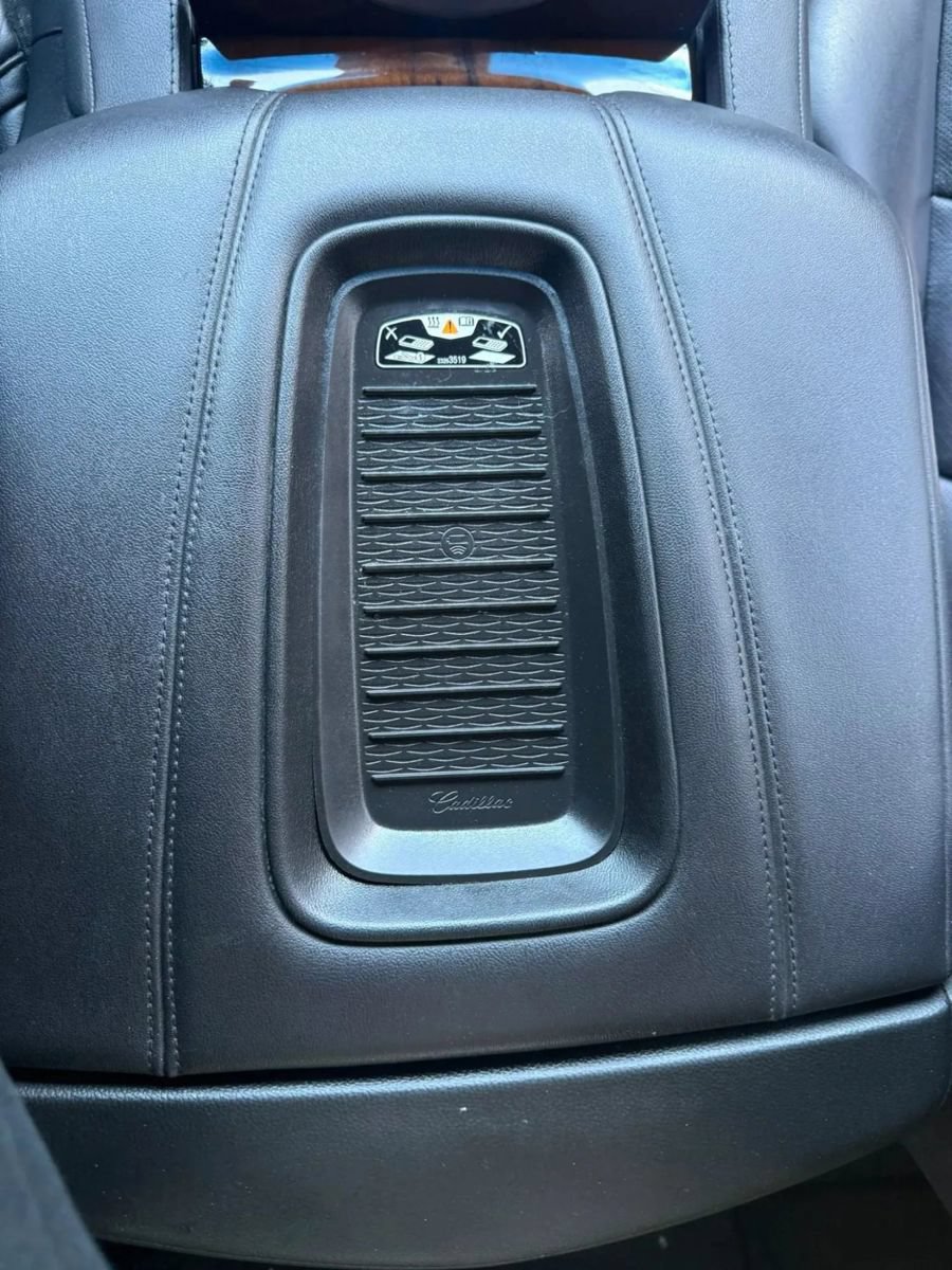 Used 2019 Cadillac Escalade Luxury AWD/4WD image 32