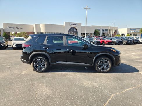 Used 2024 Nissan Rogue SV AWD/4WD image 7