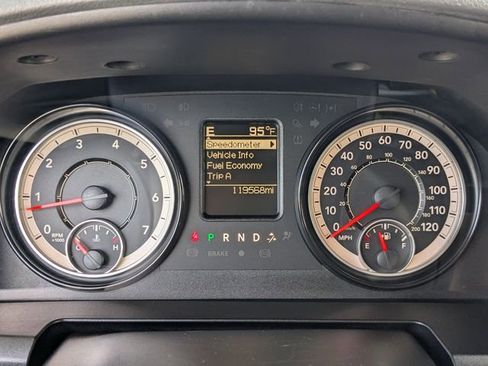 Used 2017 RAM 1500 Classic SLT RWD image 22