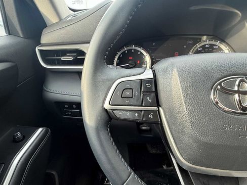 Used 2023 Toyota Highlander LE image 23