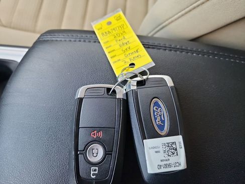 Used 2024 Ford Edge SEL image 41