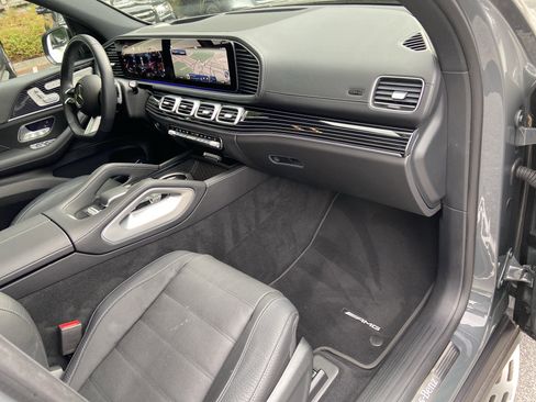 Used 2025 Mercedes-Benz GLS 580 4MATIC image 52