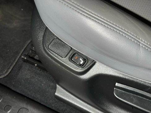 Used 2017 FIAT 500L Trekking w/ Dual-Pane Sunroof Package FWD image 42