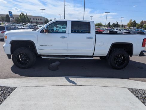 Used 2015 GMC Sierra 2500 Denali w/ Duramax Plus Package AWD/4WD image 9