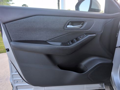 Used 2023 Nissan Rogue SV AWD/4WD image 14