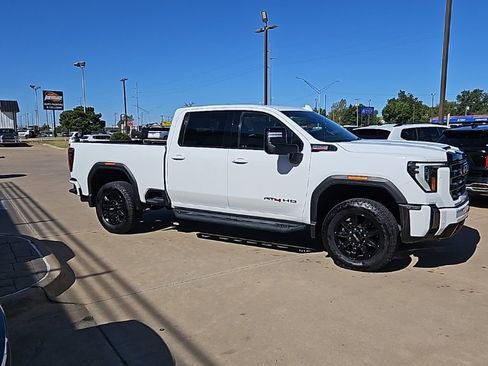 Used 2024 GMC Sierra 2500 AT4 image 4
