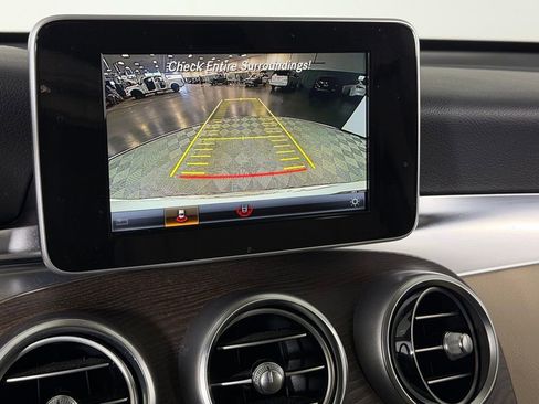 Used 2019 Mercedes-Benz GLC 300 4MATIC image 18