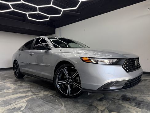 Used 2025 Honda Accord Sport image 4