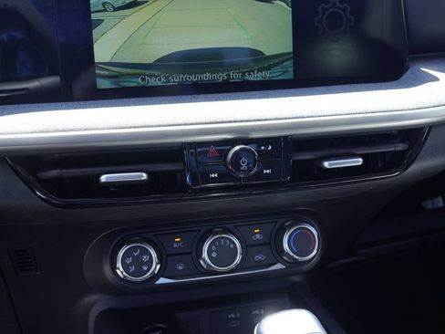 Used 2025 Nissan Kicks SV FWD image 15