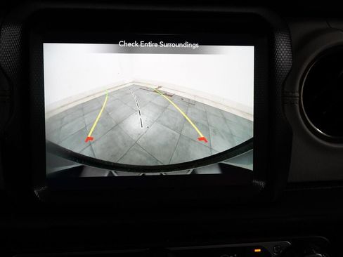 Used 2023 Jeep Wrangler Unlimited Sahara AWD/4WD image 17