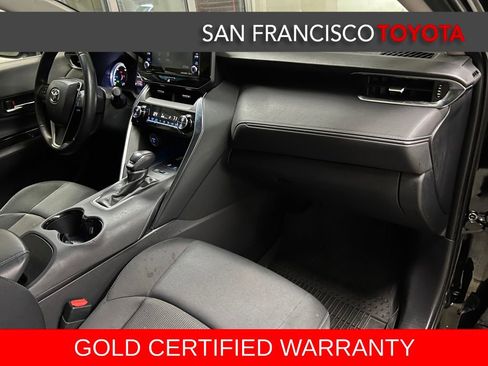 Certified 2022 Toyota Venza LE image 22