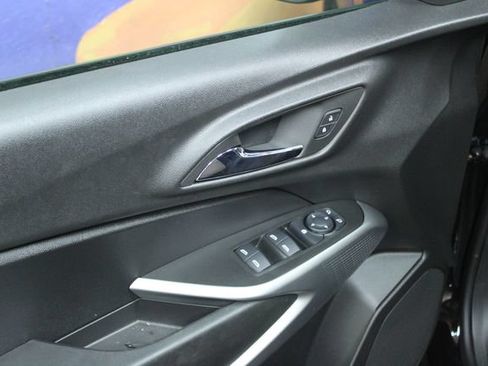 Used 2024 Chevrolet Trax RS FWD image 13