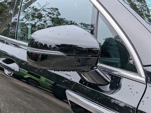 Used 2025 Kia Sorento S image 10