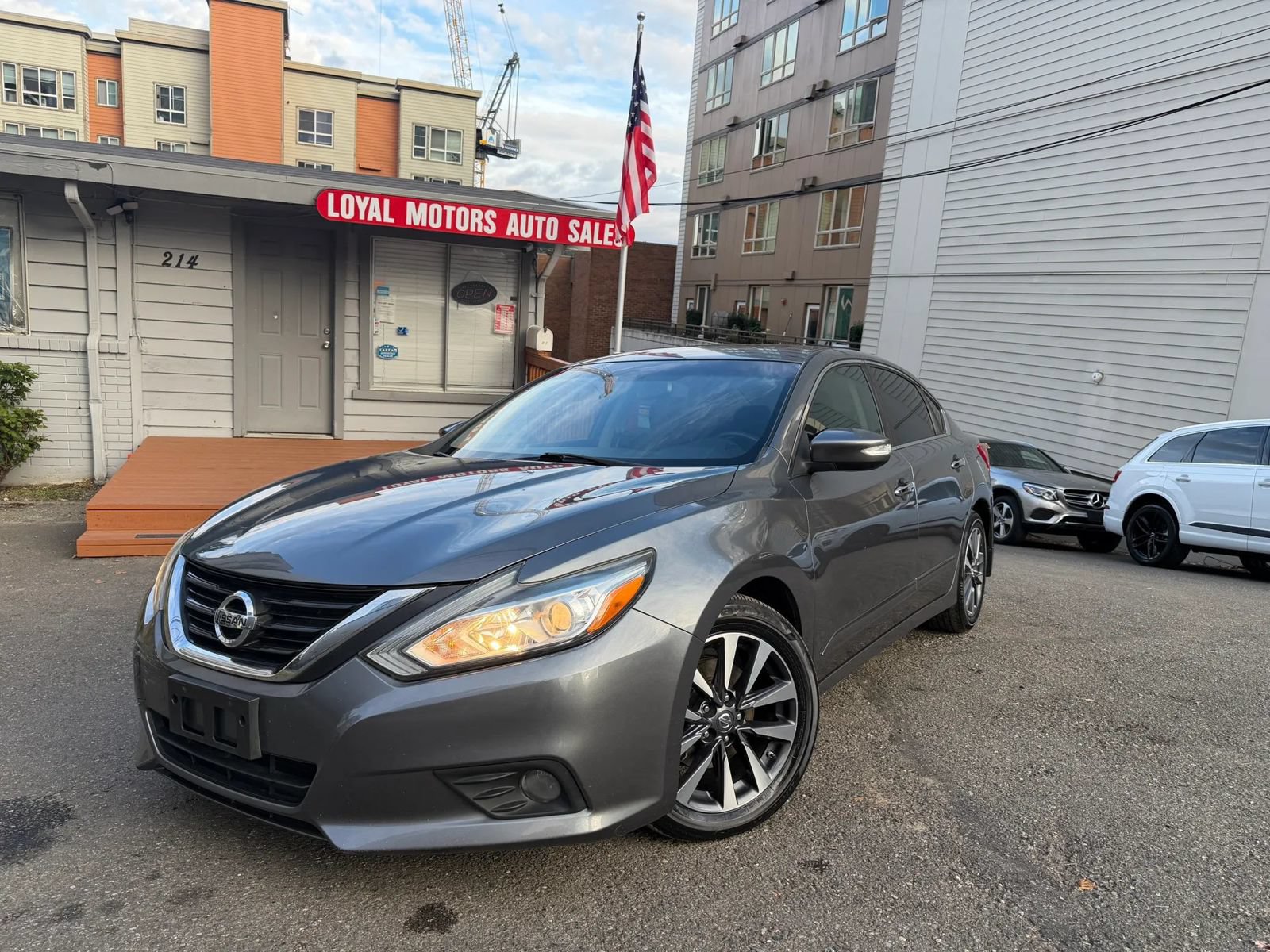 Used 2016 Nissan Altima 2.5 SV w/ Convenience Package FWD image 2