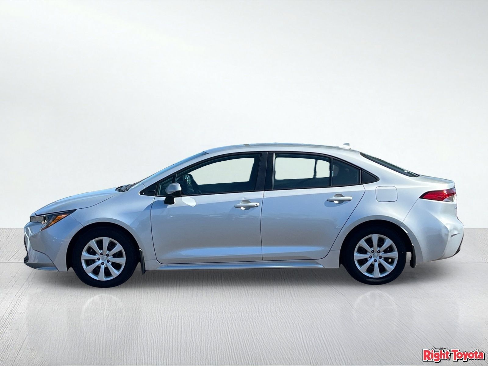 Certified 2025 Toyota Corolla LE FWD image 4