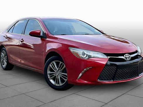 Used 2016 Toyota Camry SE FWD image 3
