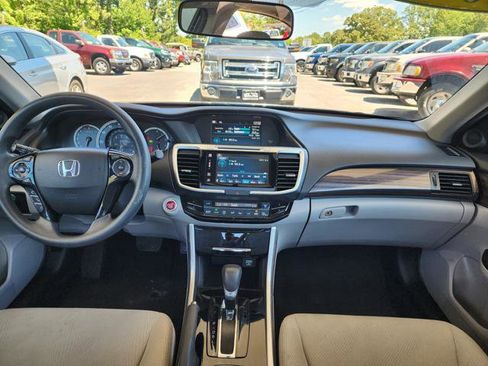 Used 2017 Honda Accord EX image 18