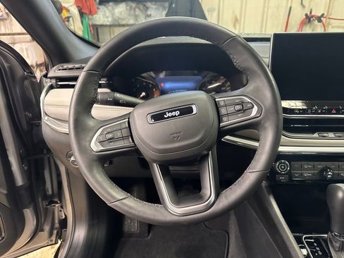 Used 2024 Jeep Compass Limited image 19