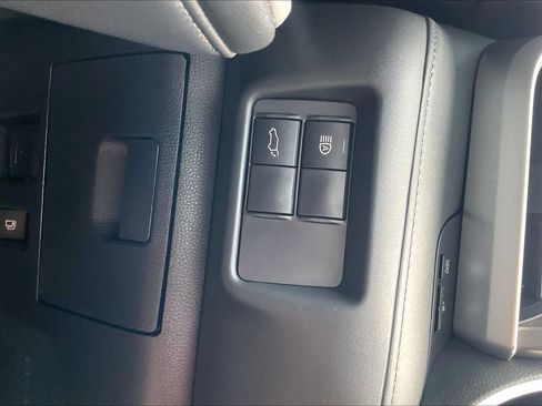Used 2021 Toyota Highlander XLE FWD image 34
