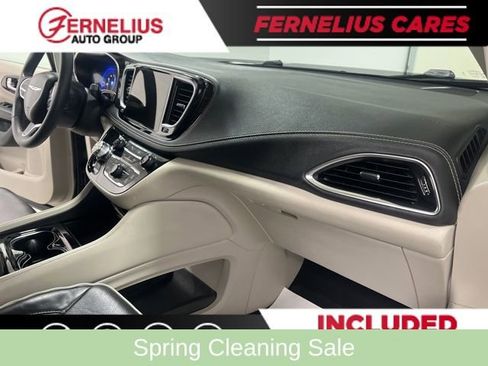 Used 2023 Chrysler Pacifica Limited FWD image 33