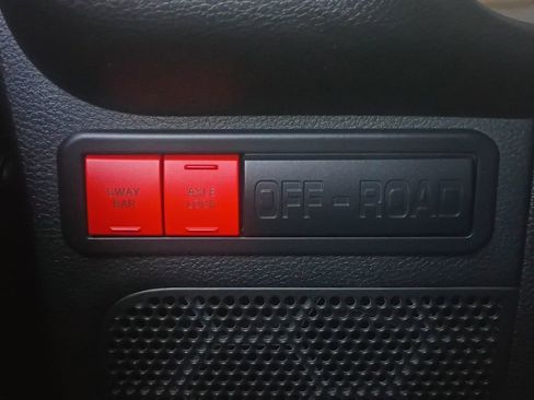 Used 2017 Jeep Wrangler Unlimited Rubicon image 9