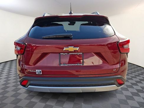 Used 2025 Chevrolet Trax LT FWD image 5
