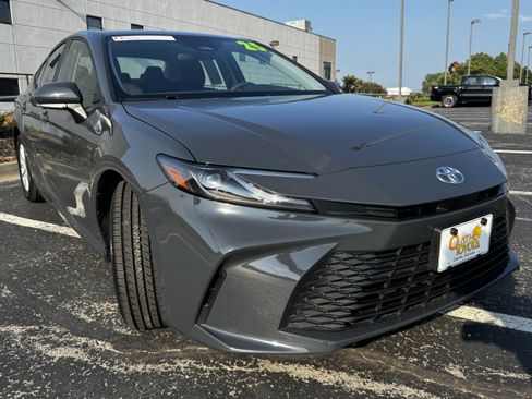 Used 2025 Toyota Camry LE FWD image 21