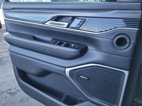 Certified 2024 Jeep Wagoneer L Series II w/ Flexible Seating Group image 14