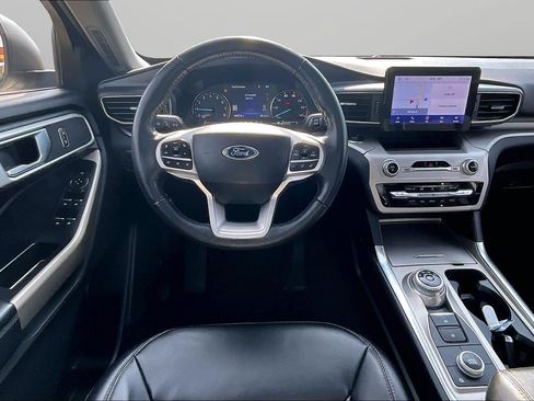 Used 2022 Ford Explorer XLT AWD/4WD image 5