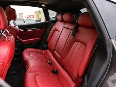 Used 2017 Maserati Levante w/ Luxury Package image 38