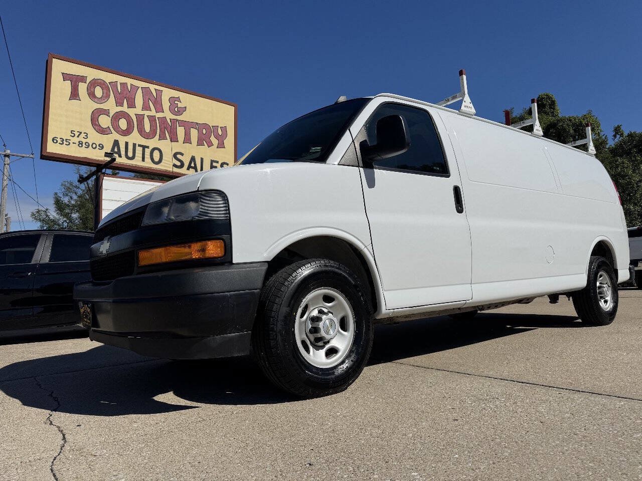 Used 2021 Chevrolet Express 2500 Extended w/ Driver Convenience Package RWD image 1