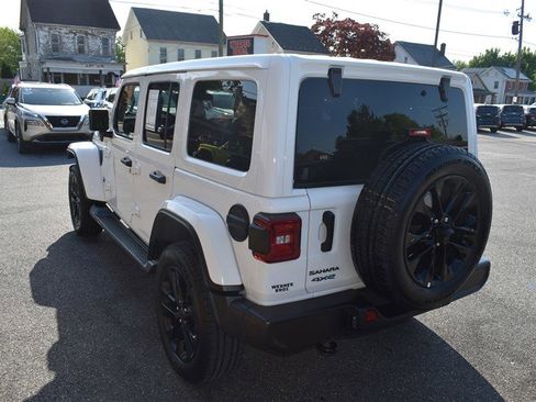 Used 2025 Jeep Wrangler Unlimited Sahara image 5
