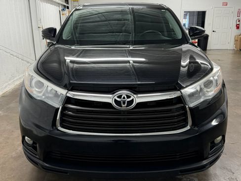 Used 2015 Toyota Highlander Plus FWD image 10