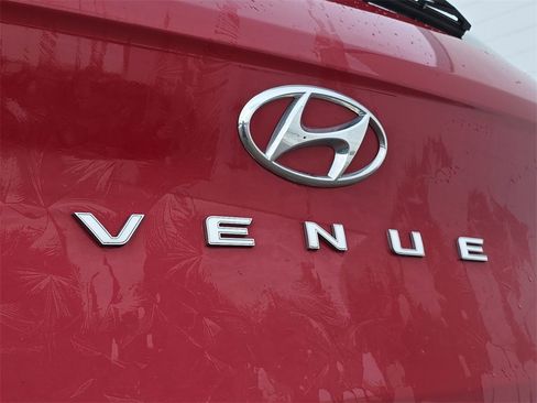 Used 2023 Hyundai Venue SE image 33