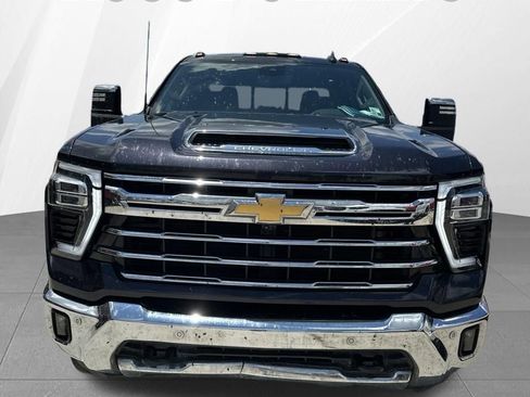 Used 2024 Chevrolet Silverado 2500 LTZ w/ LTZ Convenience Package AWD/4WD image 2