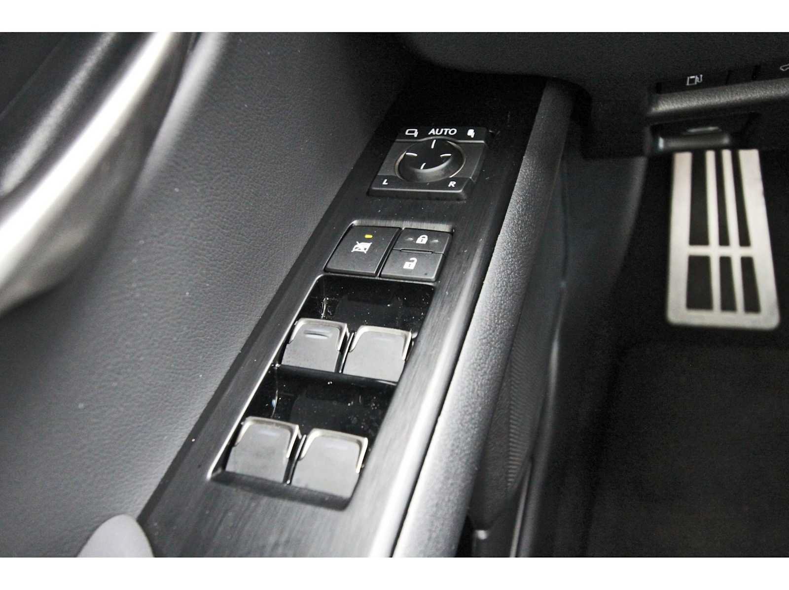 Used 2024 Lexus UX 250h F Sport FWD image 19