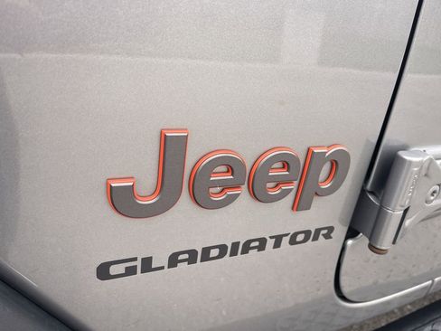 Used 2021 Jeep Gladiator Mojave AWD/4WD image 5