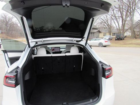 Used 2022 Tesla Model Y Performance image 27