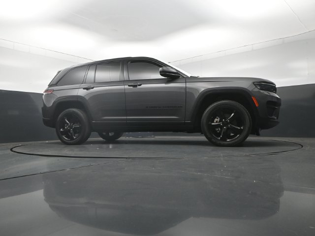 Used 2023 Jeep Grand Cherokee Altitude AWD/4WD image 36