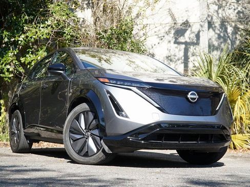 Used 2023 Nissan Ariya AWD image 2