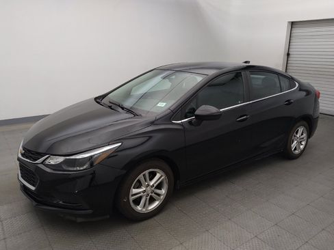 Used 2017 Chevrolet Cruze LT w/ Convenience Package FWD image 2