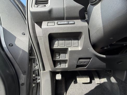 Used 2024 Nissan Frontier SV RWD image 21