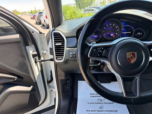 Used 2020 Porsche Cayenne AWD/4WD image 24