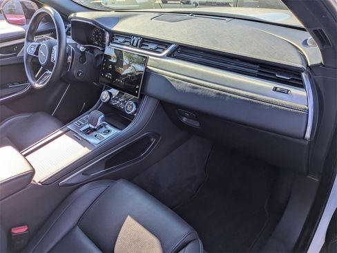 Used 2024 Jaguar F-PACE R-Dynamic S image 31