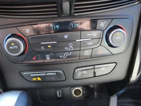 Used 2017 Ford Escape Titanium FWD image 28