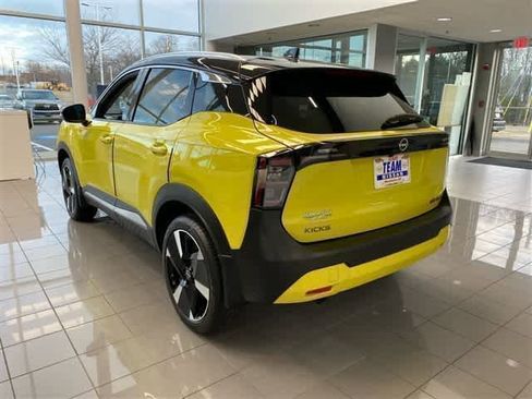 New 2025 Nissan Kicks SR image 9