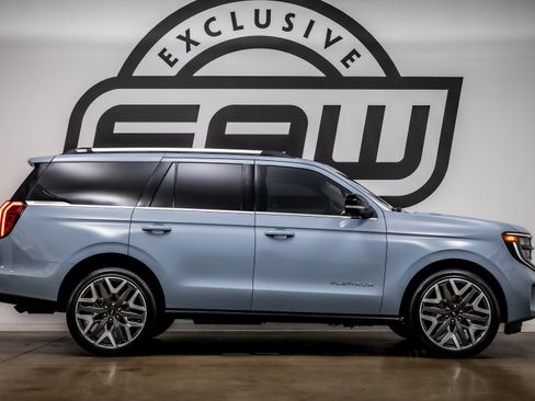 Used 2025 Ford Expedition Platinum w/ Platinum Ultimate Package AWD/4WD image 9